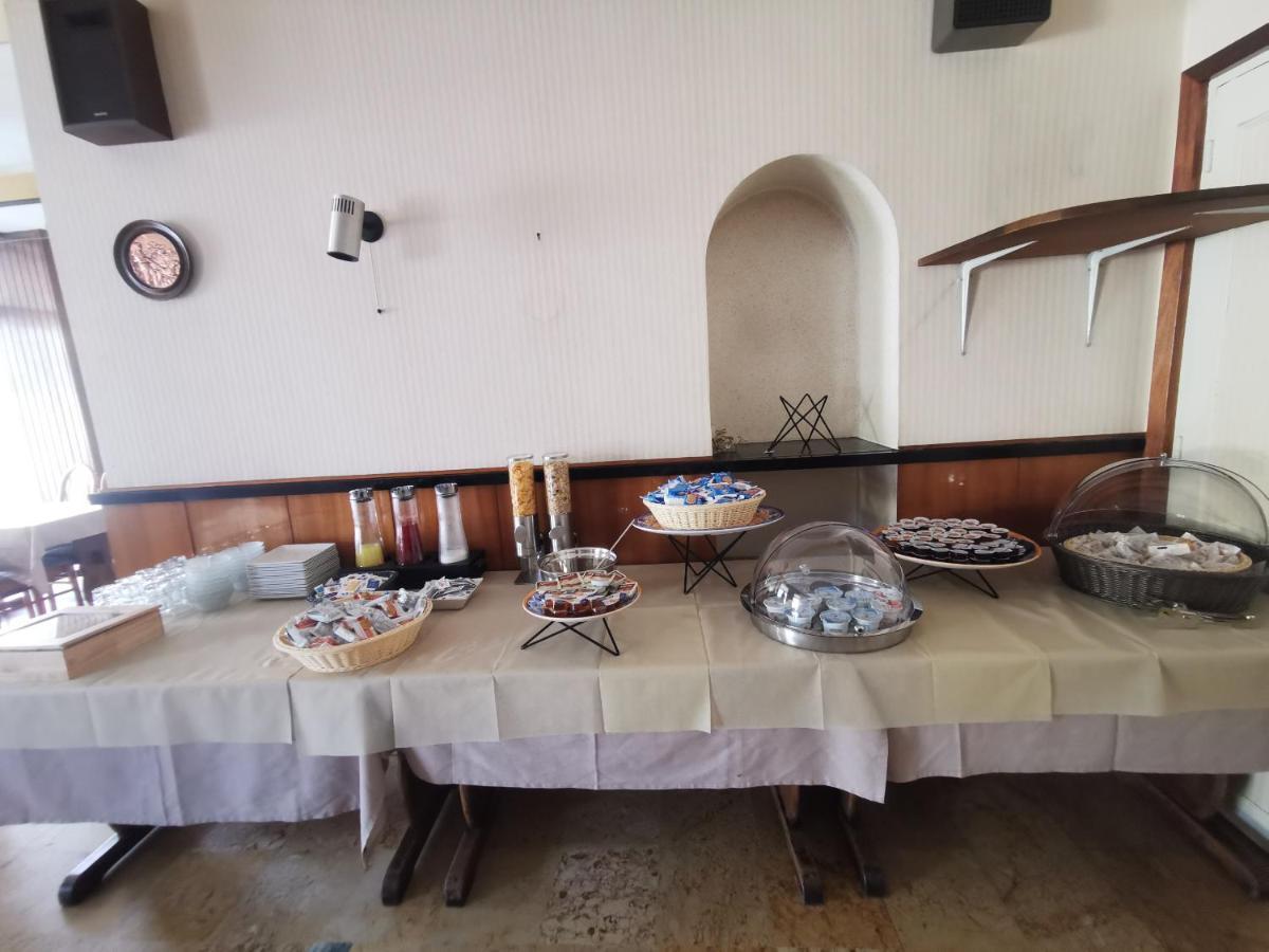Hotel Le Tourisme Embrun Eksteriør bilde