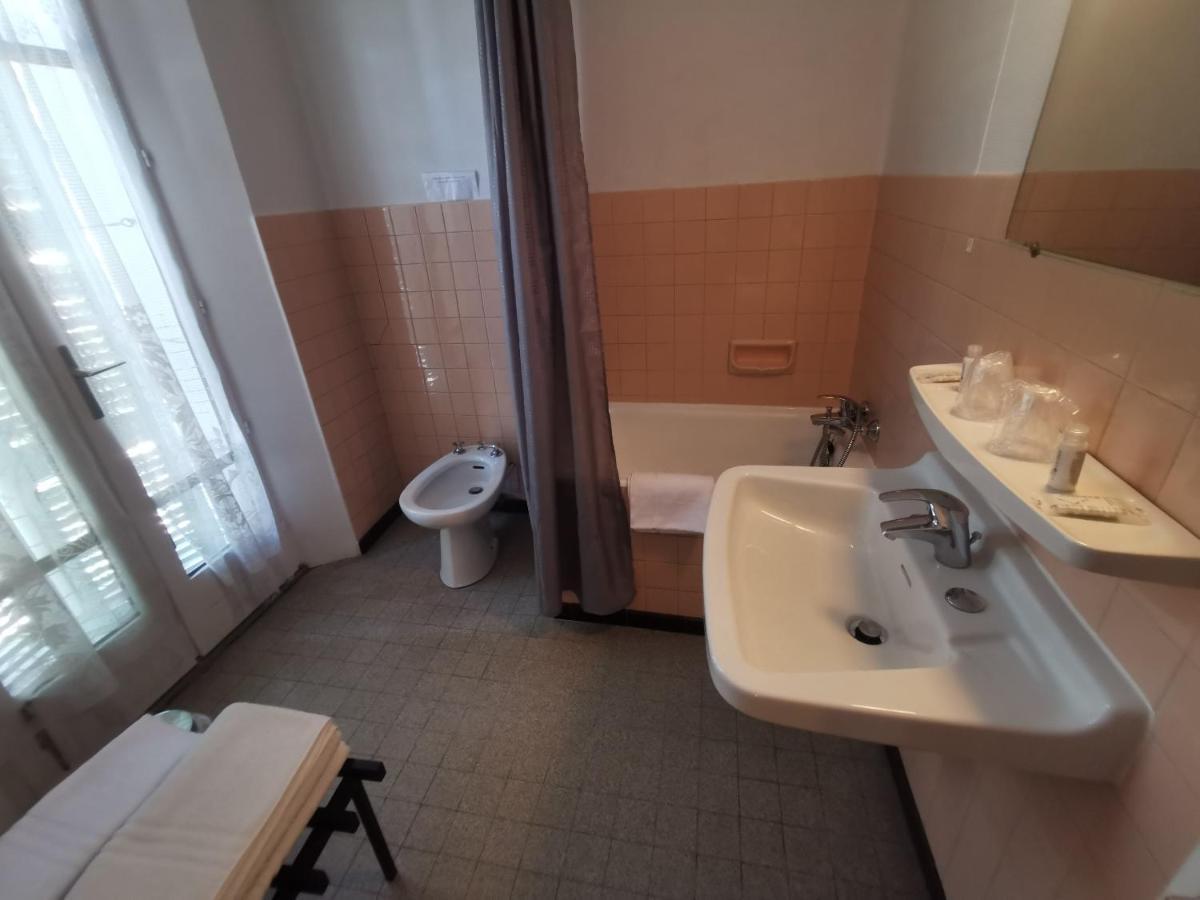Hotel Le Tourisme Embrun Eksteriør bilde