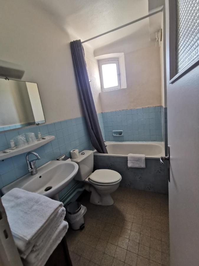 Hotel Le Tourisme Embrun Eksteriør bilde